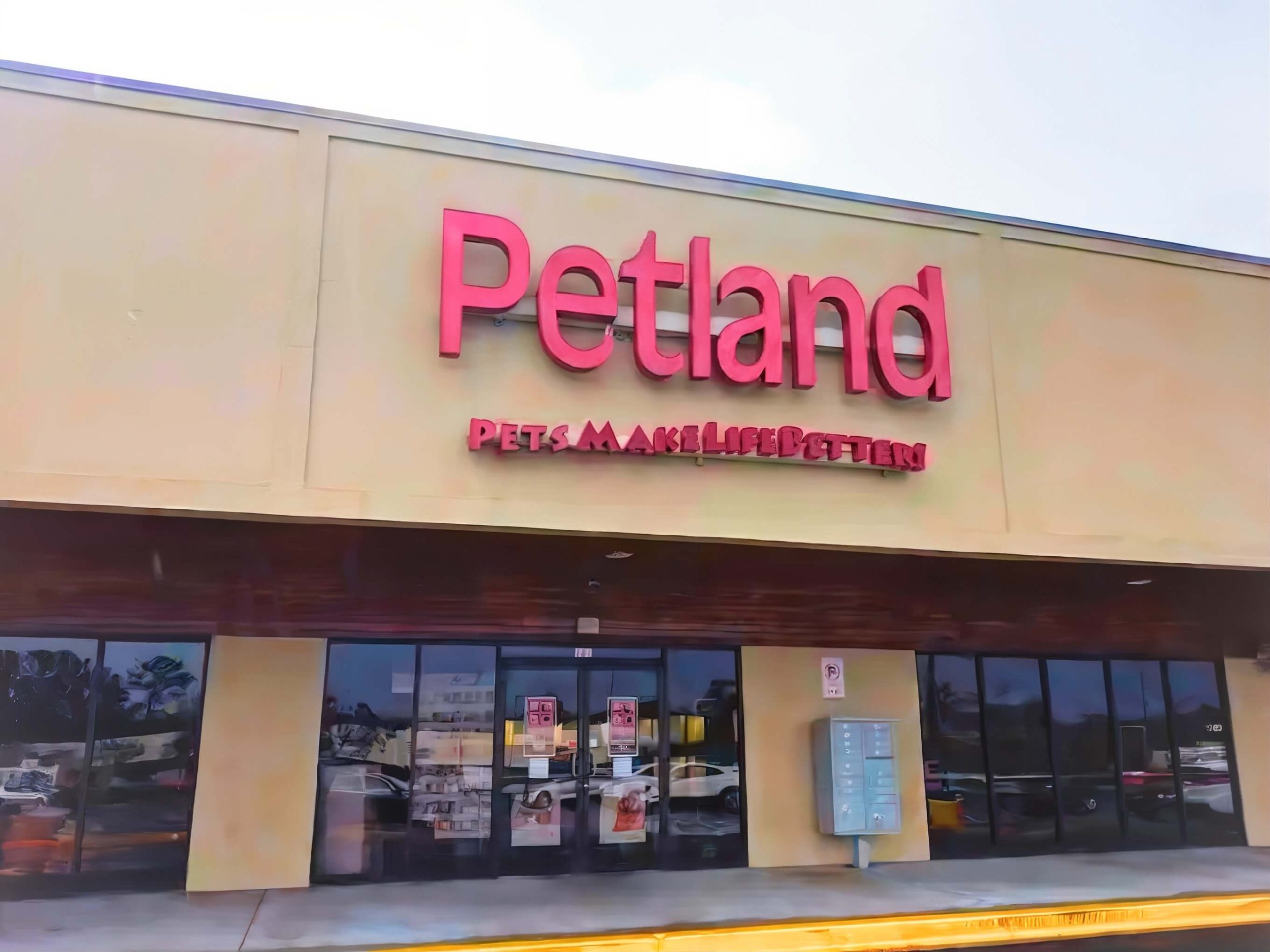 The Petland Summerville storefront on Bacons Bridge Road